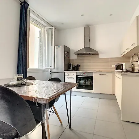 Joli F2 200m: Apartment Ajaccio (Corsica)