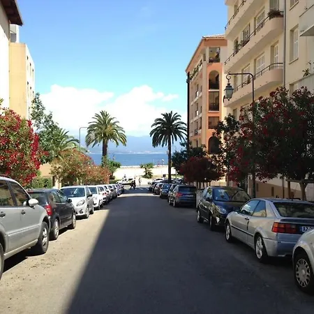 Joli F2 200m: Apartment